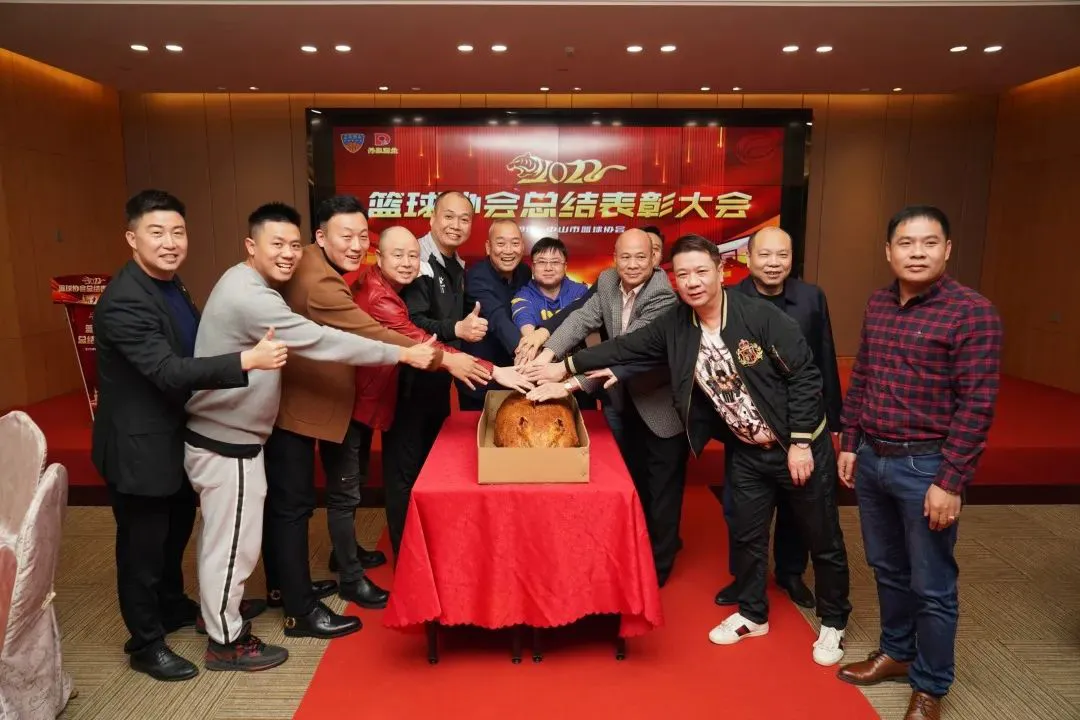 刻苦训练篮球时如何避免受伤的建议_0